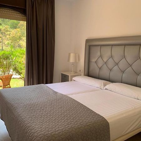 Apartamento Espacioso Muy Tranquilo Con Piscinas Y Jardines Cercano A La Playa 埃斯特波纳 外观 照片