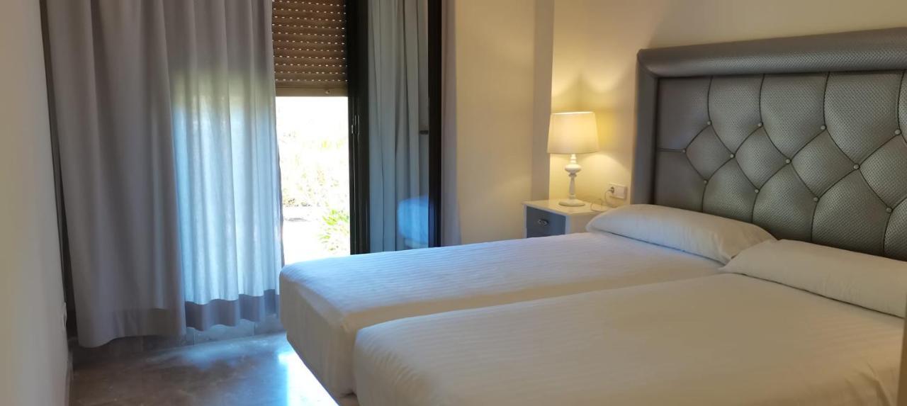 Apartamento Espacioso Muy Tranquilo Con Piscinas Y Jardines Cercano A La Playa 埃斯特波纳 外观 照片