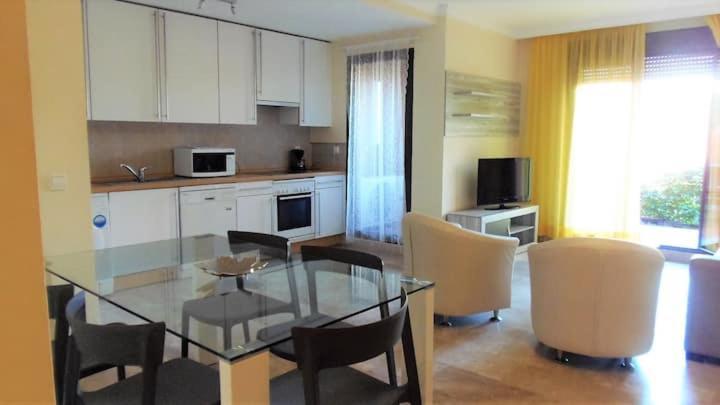 Apartamento Espacioso Muy Tranquilo Con Piscinas Y Jardines Cercano A La Playa 埃斯特波纳 外观 照片