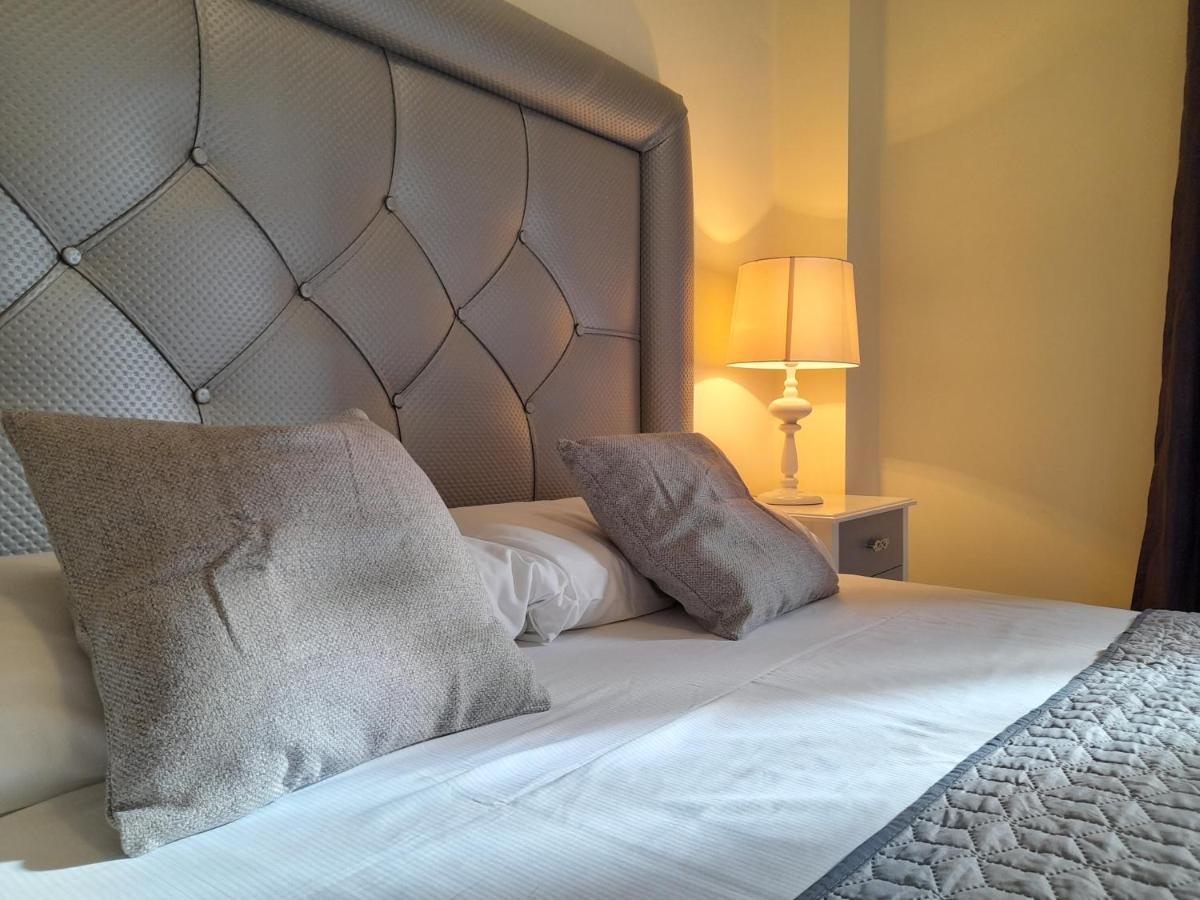 Apartamento Espacioso Muy Tranquilo Con Piscinas Y Jardines Cercano A La Playa 埃斯特波纳 外观 照片